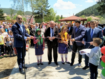 Цветан Цветанов участва в откриването на нова детска градина във велинградското село Драгиново 